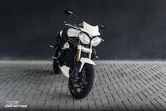 TRIUMPH SPEED TRIPLE 